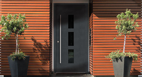 porte d'entrée en bois peinte