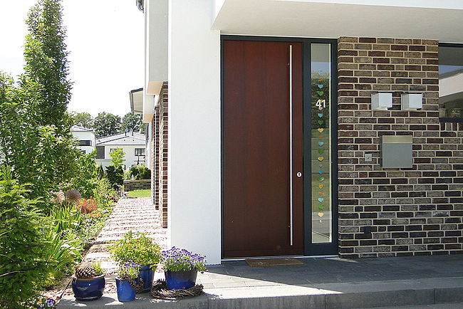 porte d'entrée en bois